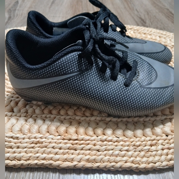 Nike Black and Gray Sports Sneakers - Picture 2 of 14